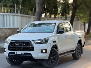 Toyota Hilux 2023 White