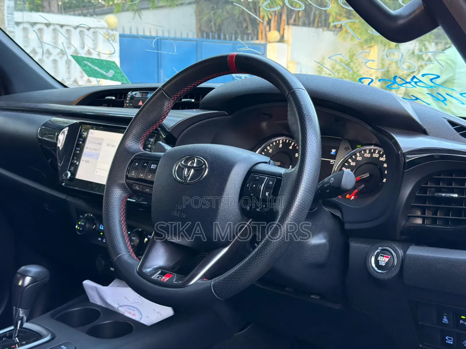 Toyota Hilux 2023 White