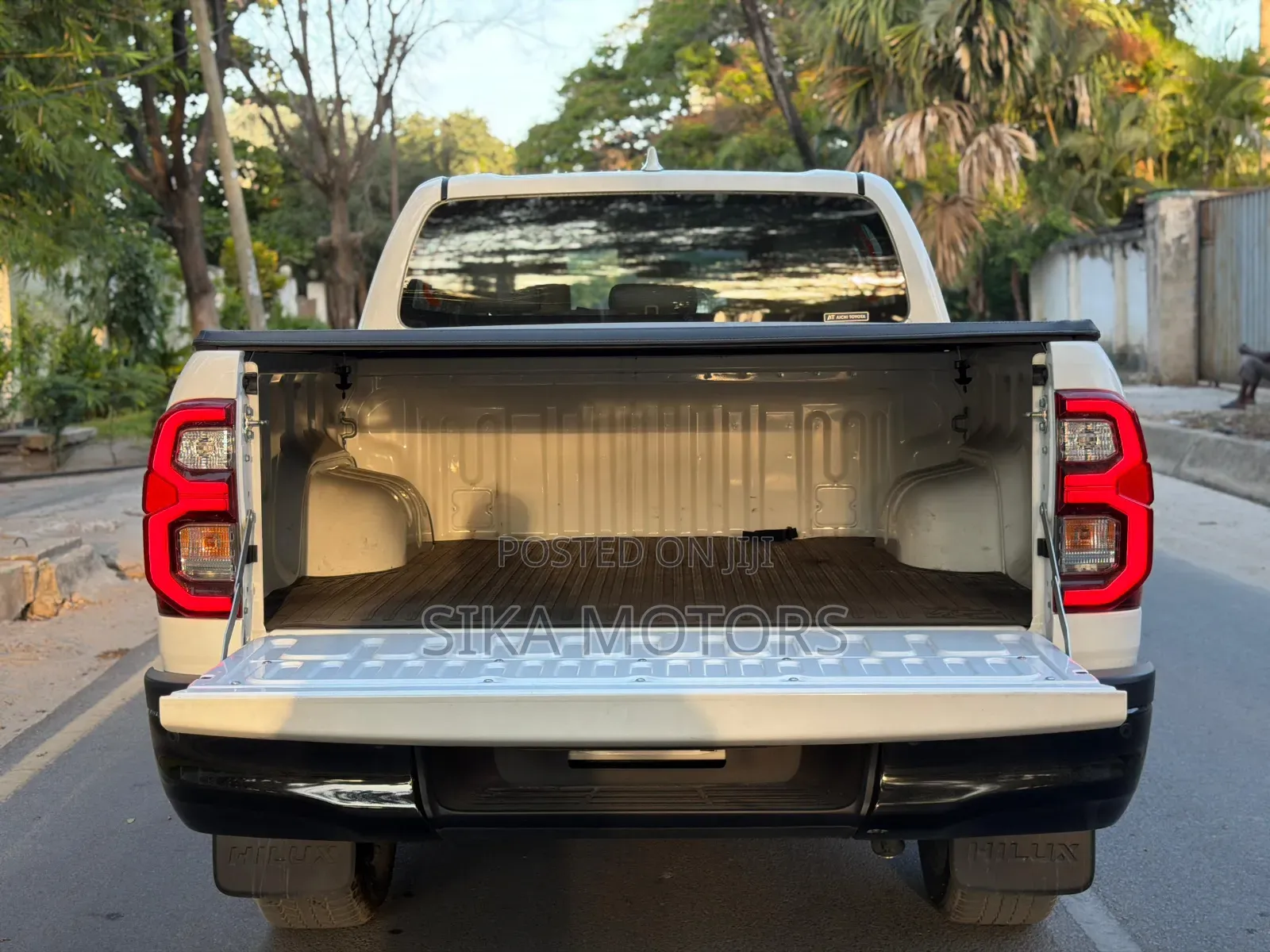Toyota Hilux 2023 White