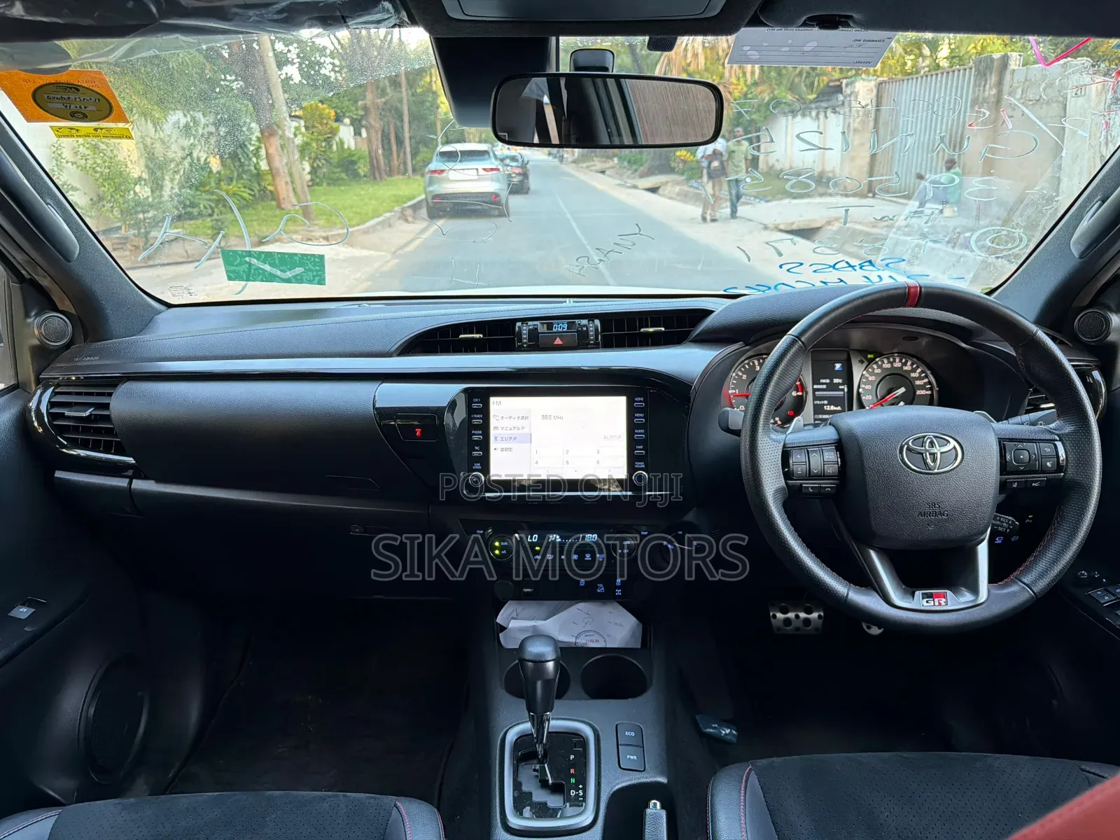 Toyota Hilux 2023 White