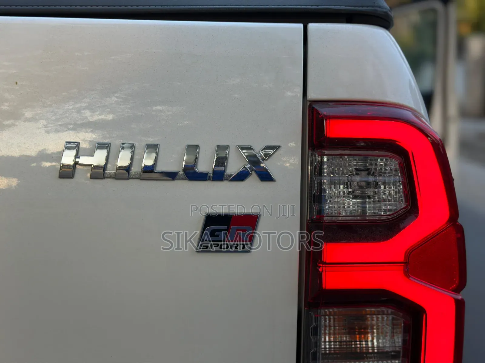 Toyota Hilux 2023 White