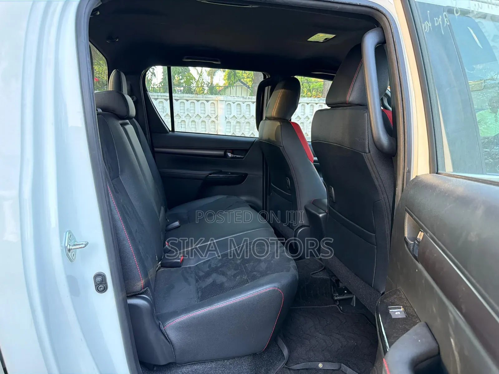 Toyota Hilux 2023 White