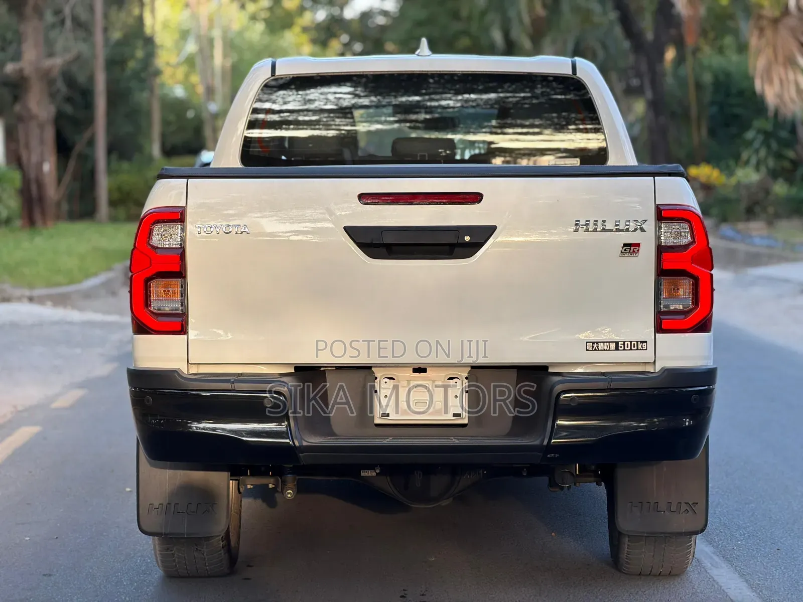 Toyota Hilux 2023 White