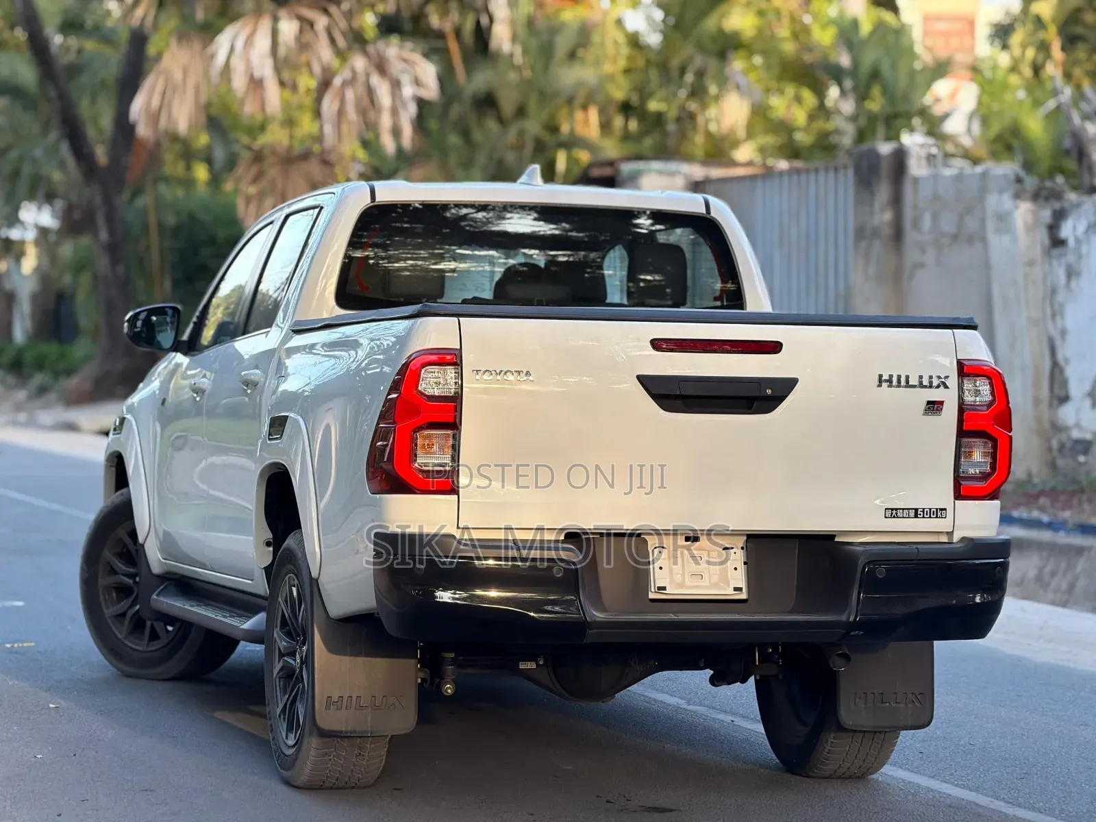 Toyota Hilux 2023 White