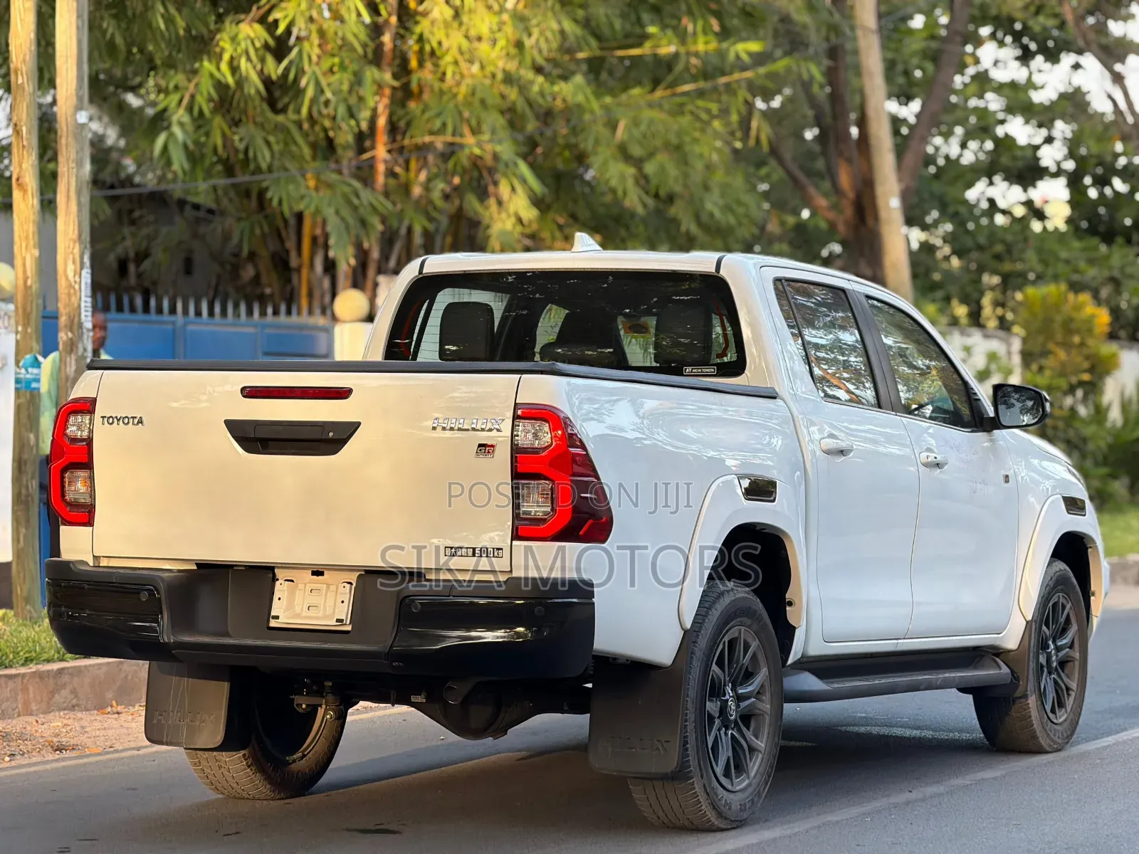Toyota Hilux 2023 White