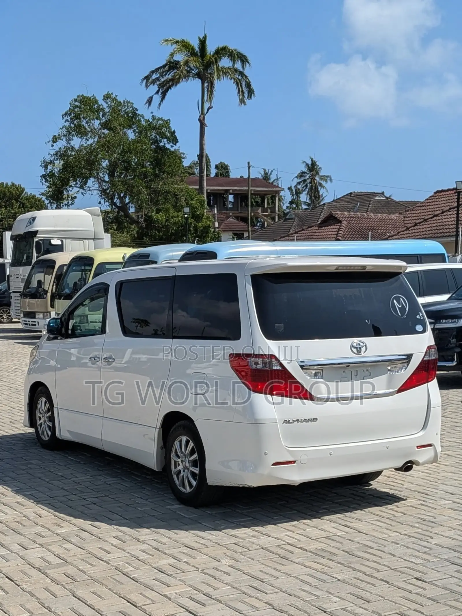 Toyota Alphard 2.4 Petrol FWD 2010 White