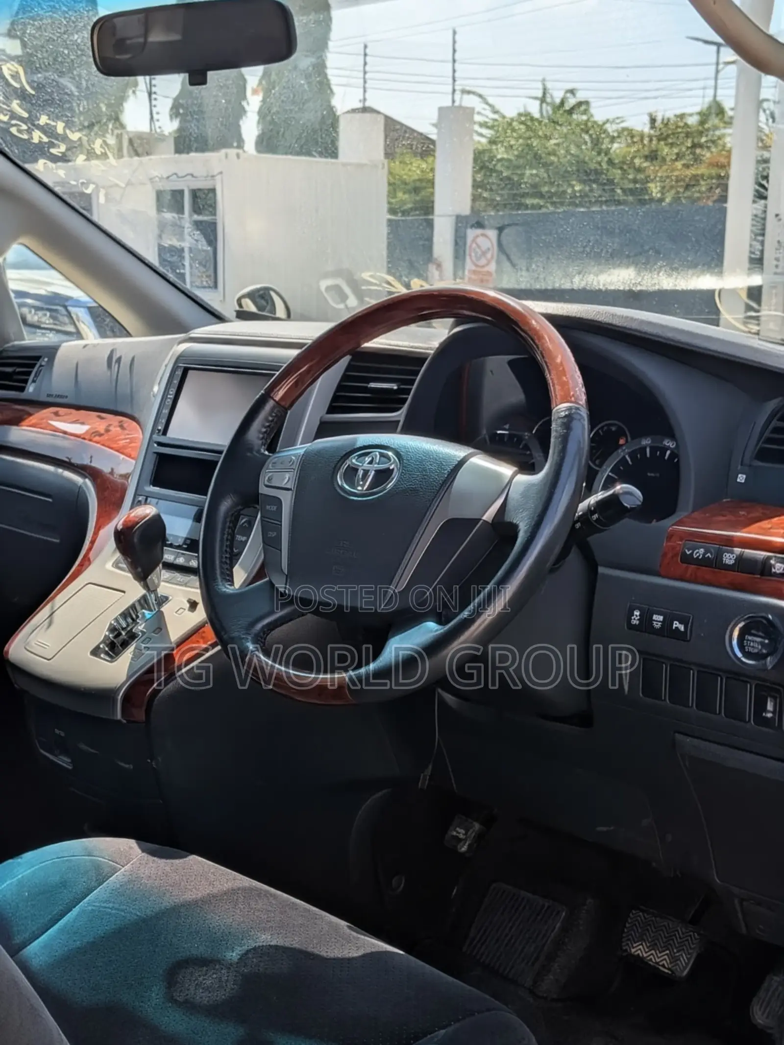 Toyota Alphard 2.4 Petrol FWD 2010 White