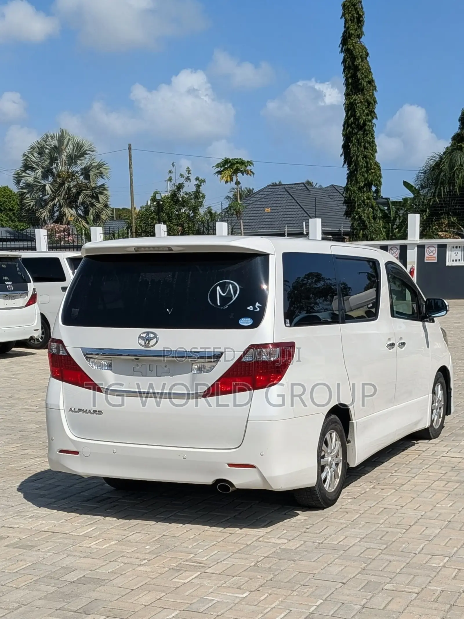 Toyota Alphard 2.4 Petrol FWD 2010 White