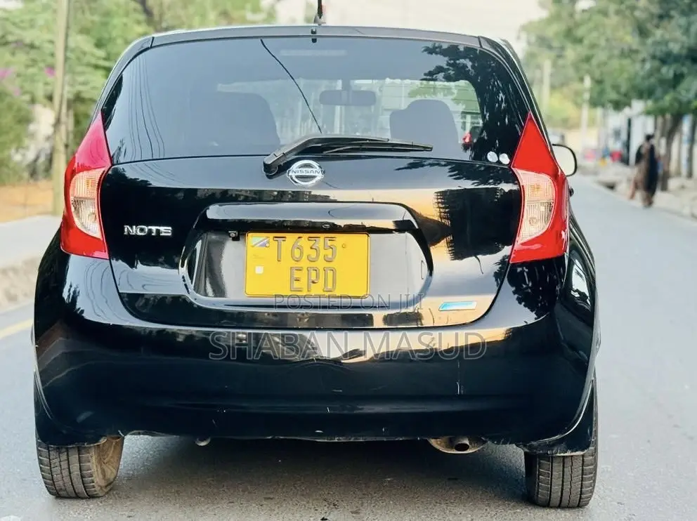 Nissan Note 1.6 Petrol 2013 Black
