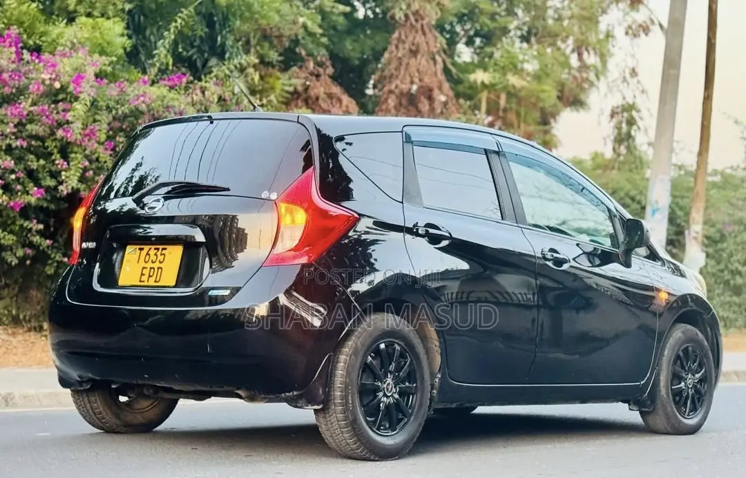 Nissan Note 1.6 Petrol 2013 Black