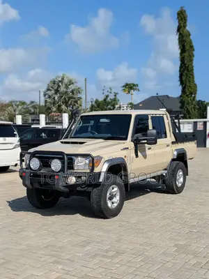 Toyota Land Cruiser 79 Series 2017 Beige