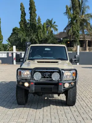 Toyota Land Cruiser 79 Series 2017 Beige
