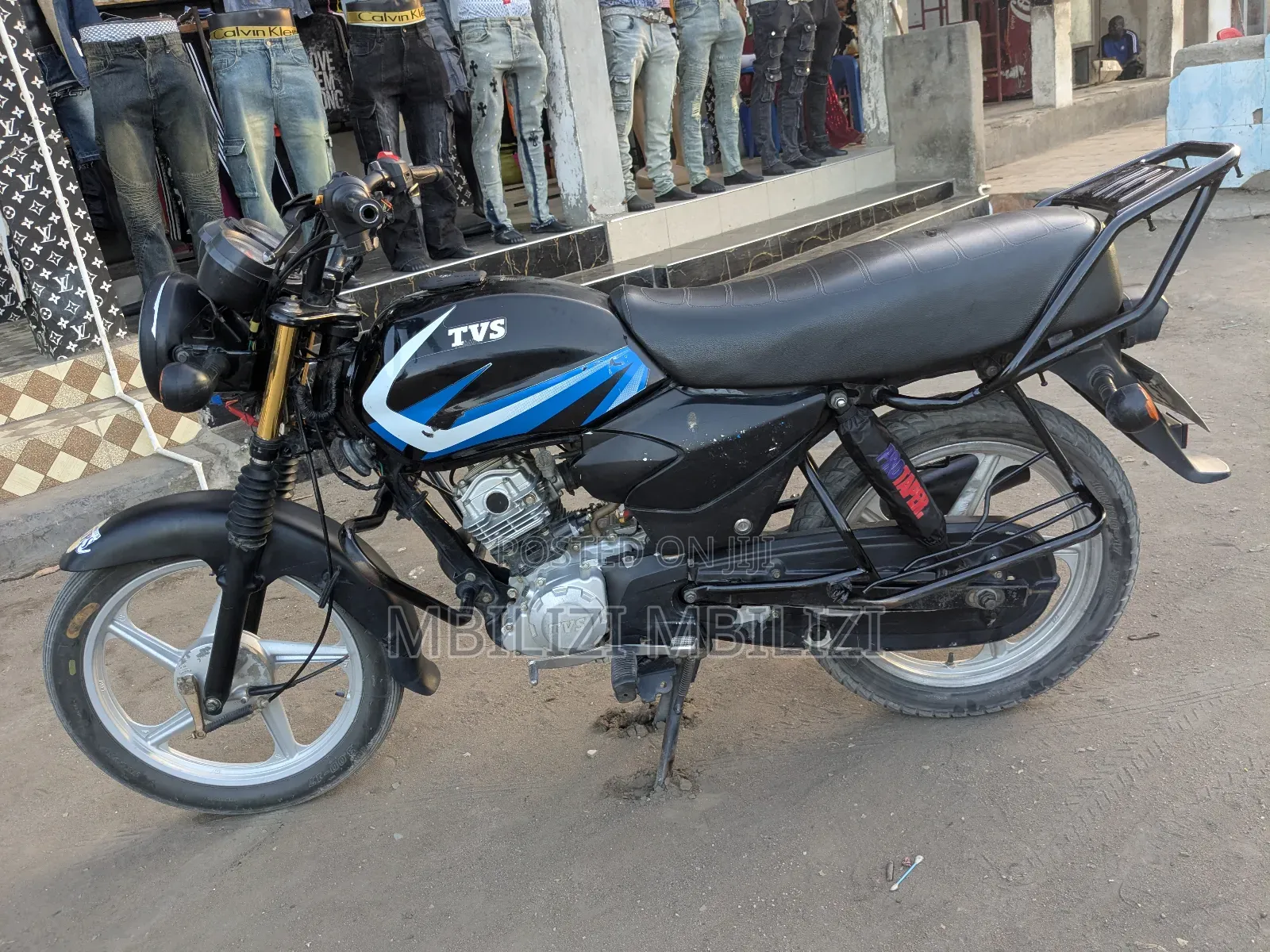 TVS HLX 125 2025 Black