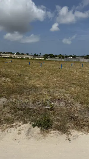 Kiwanja Kinauzwa Kigamboni