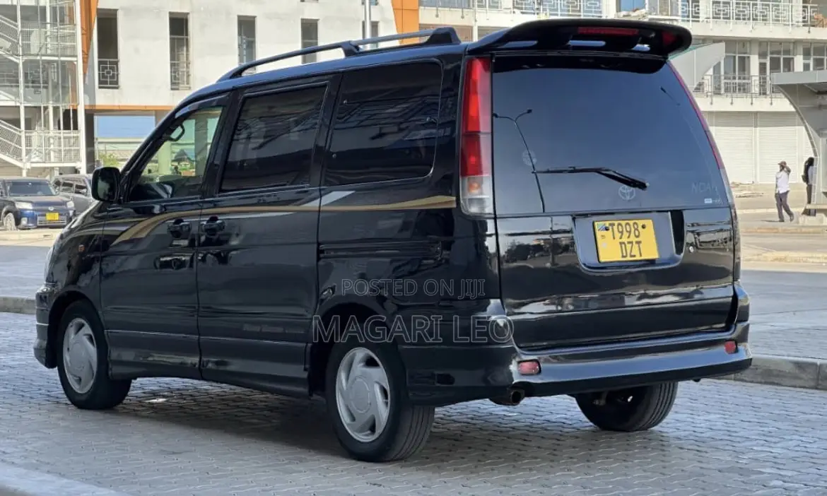 Toyota Noah 2003 Black