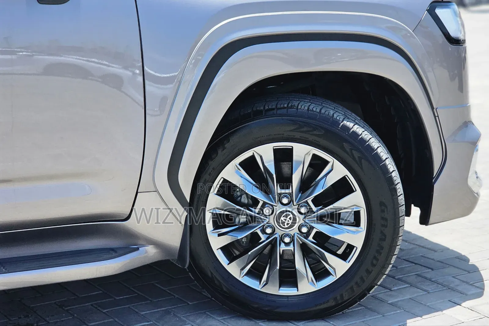 Toyota Land Cruiser LC300 2023 Gold