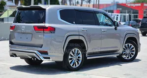 Toyota Land Cruiser LC300 2023 Gold
