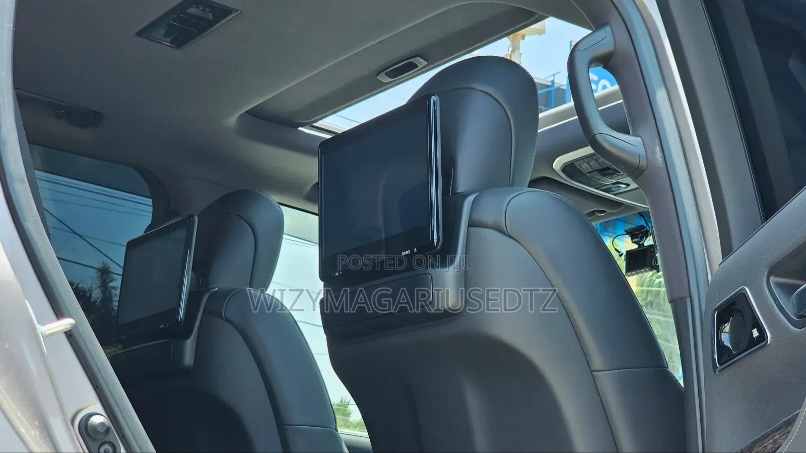 Toyota Land Cruiser LC300 2023 Gold