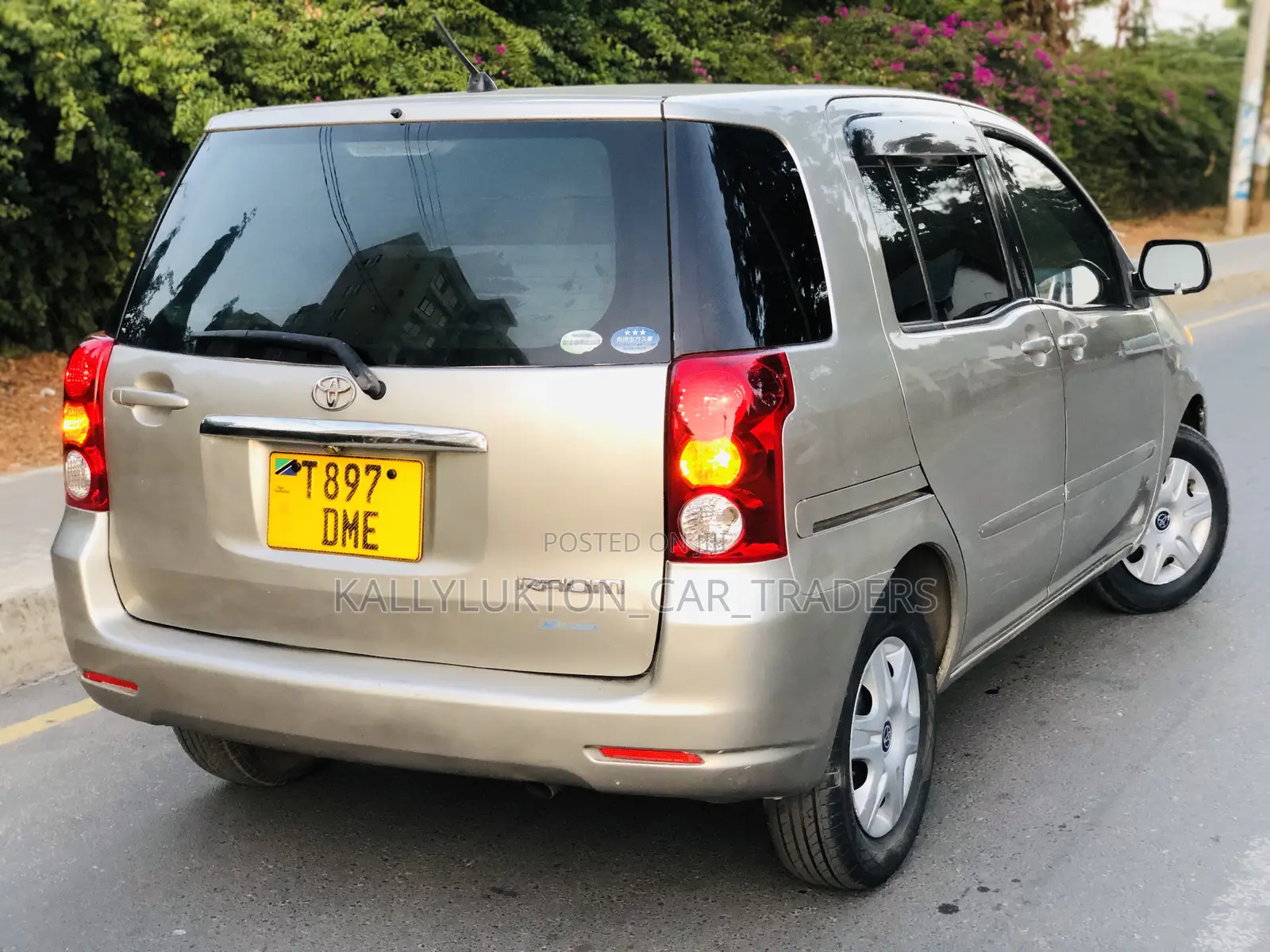 Toyota Raum 2004 Gold