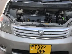 Toyota Raum 2004 Gold