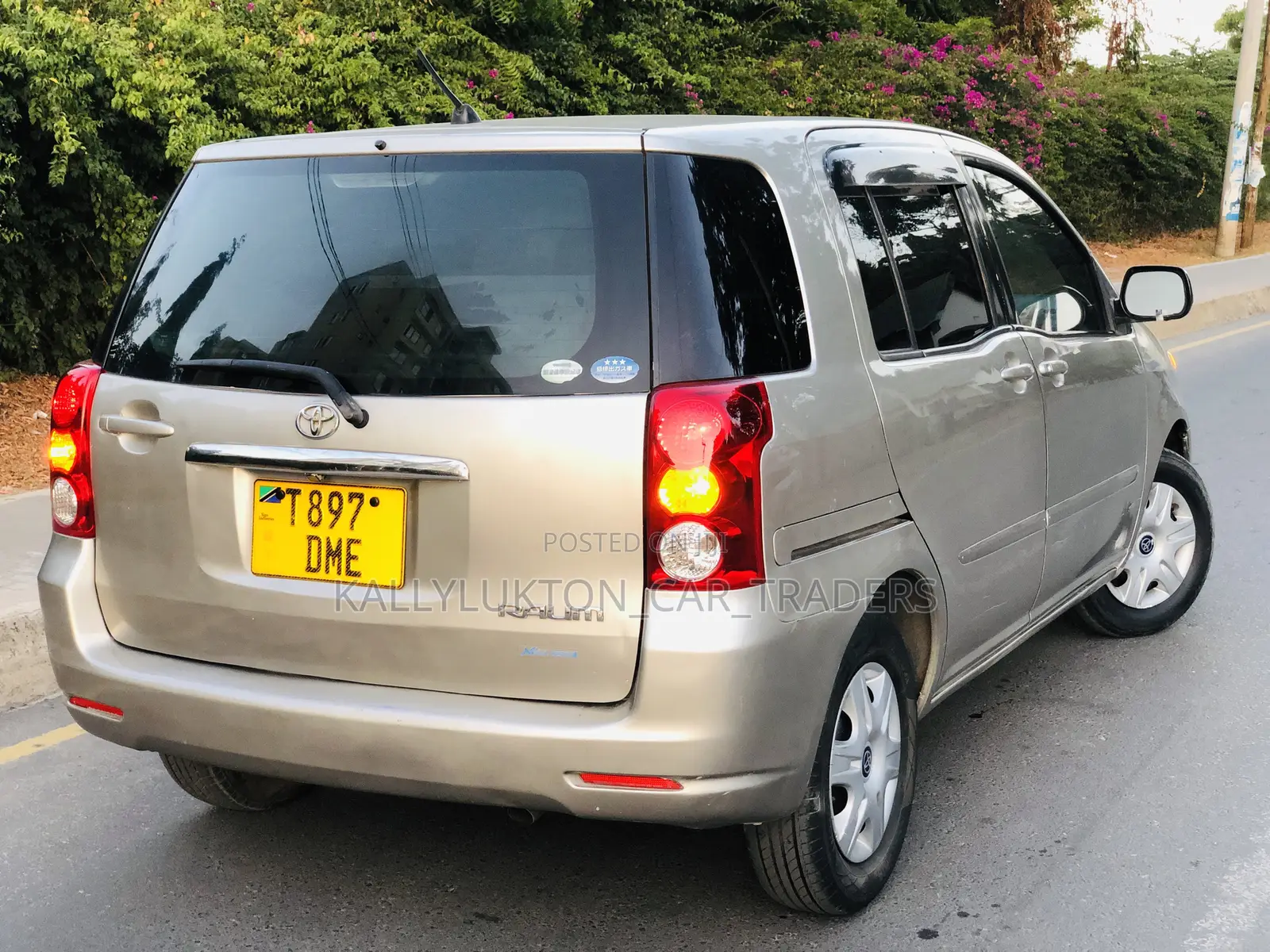 Toyota Raum 2004 Gold