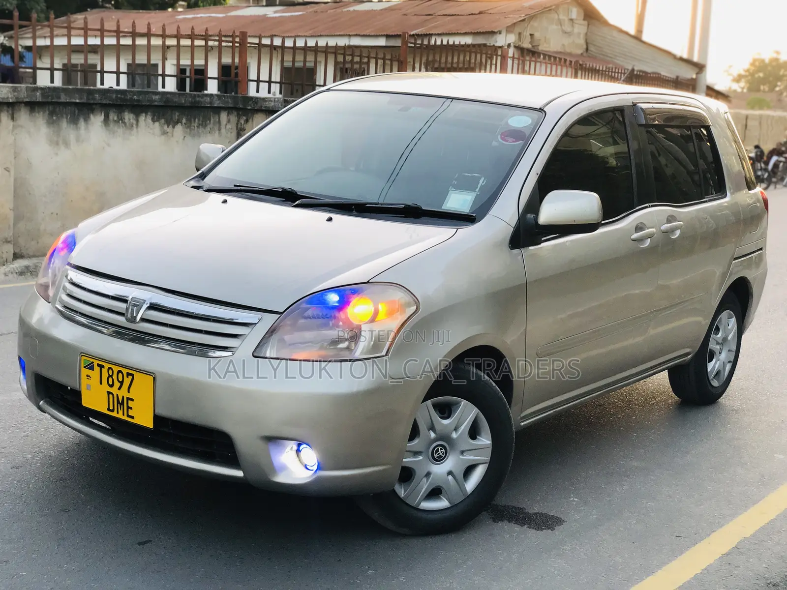 Toyota Raum 2004 Gold