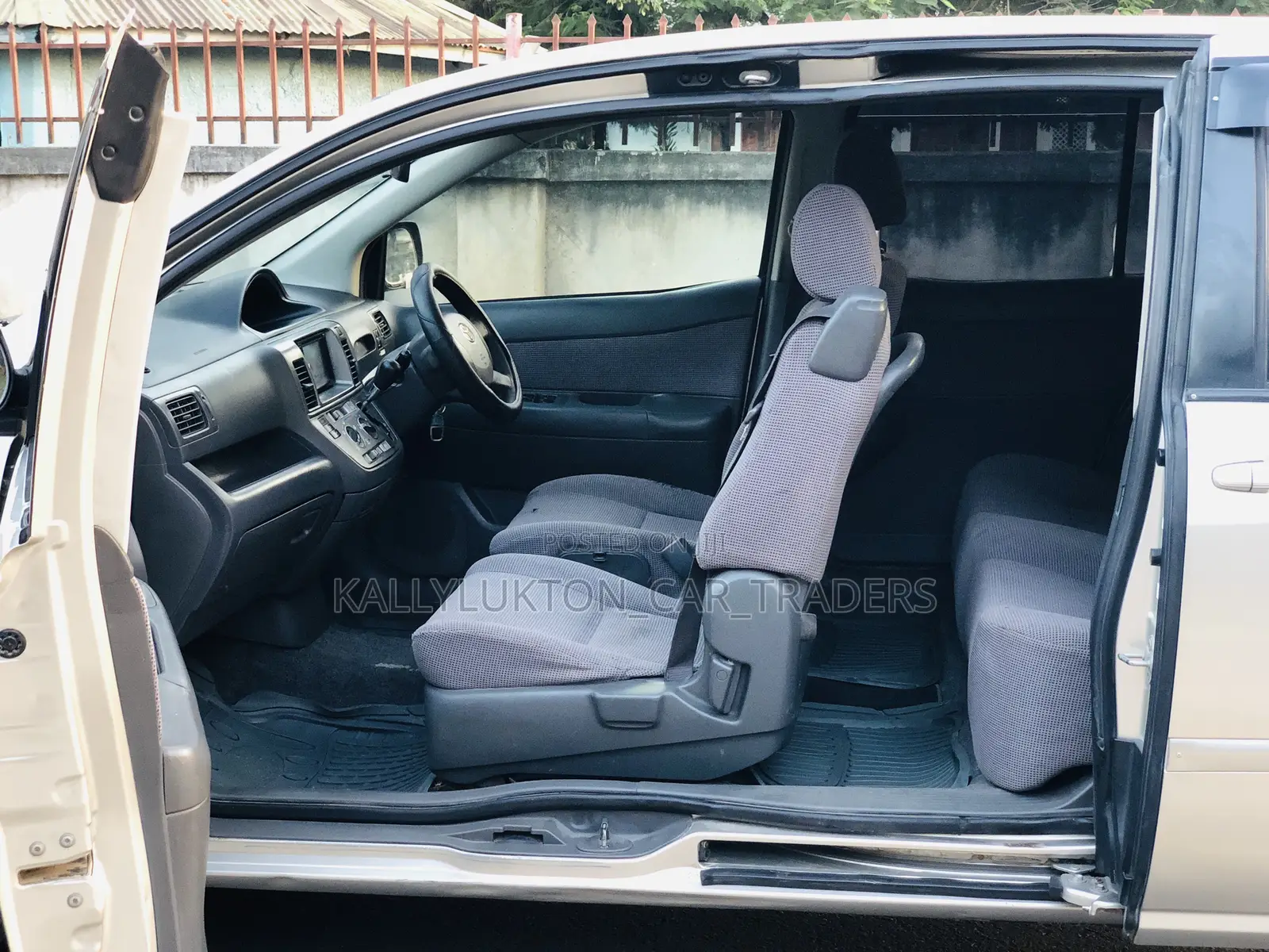Toyota Raum 2004 Gold