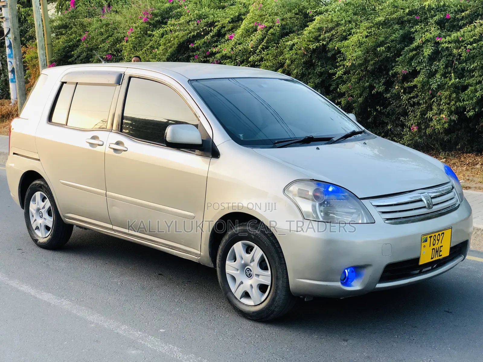 Toyota Raum 2004 Gold
