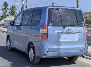 Toyota Noah 2.0 143hp FWD (7 Seater) 2008 Blue