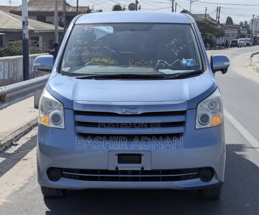 Toyota Noah 2.0 143hp FWD (7 Seater) 2008 Blue