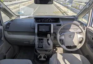 Toyota Noah 2.0 143hp FWD (7 Seater) 2008 Blue