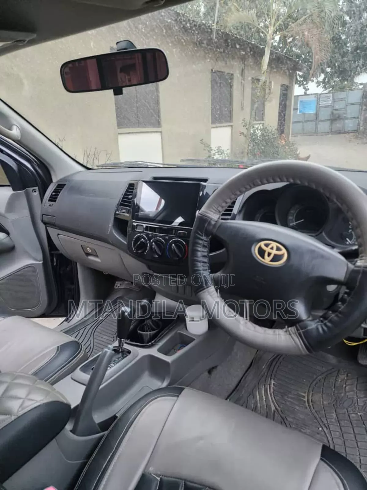 Toyota Hilux 2010 Gray