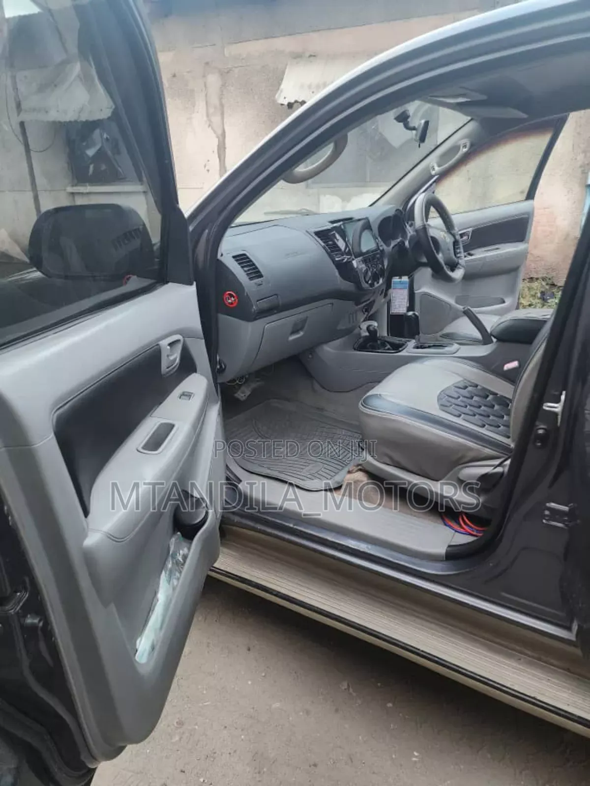 Toyota Hilux 2010 Gray