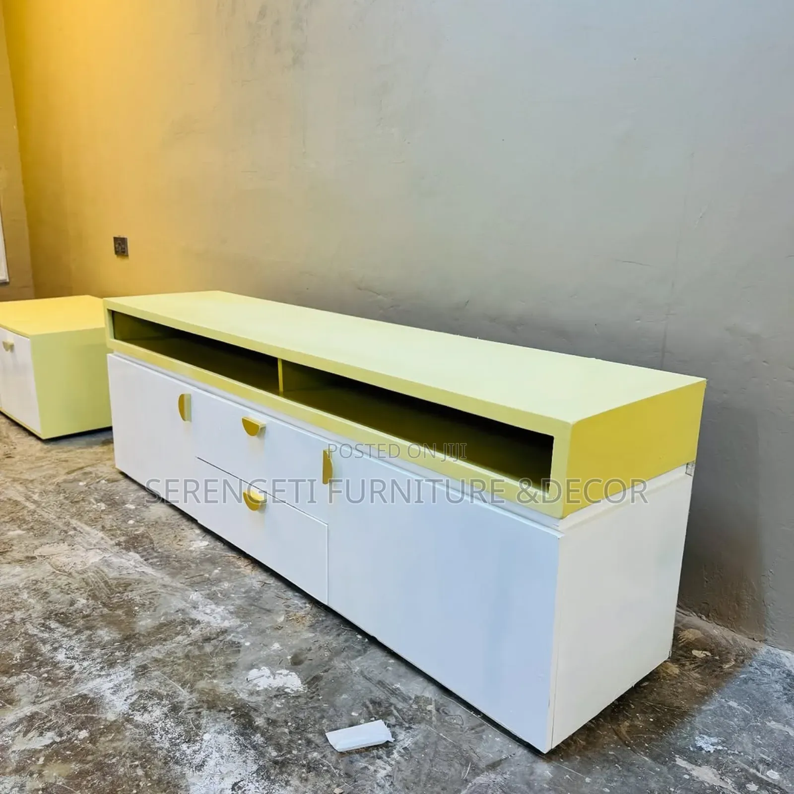 Morden Design Mult Coloured Showcase
