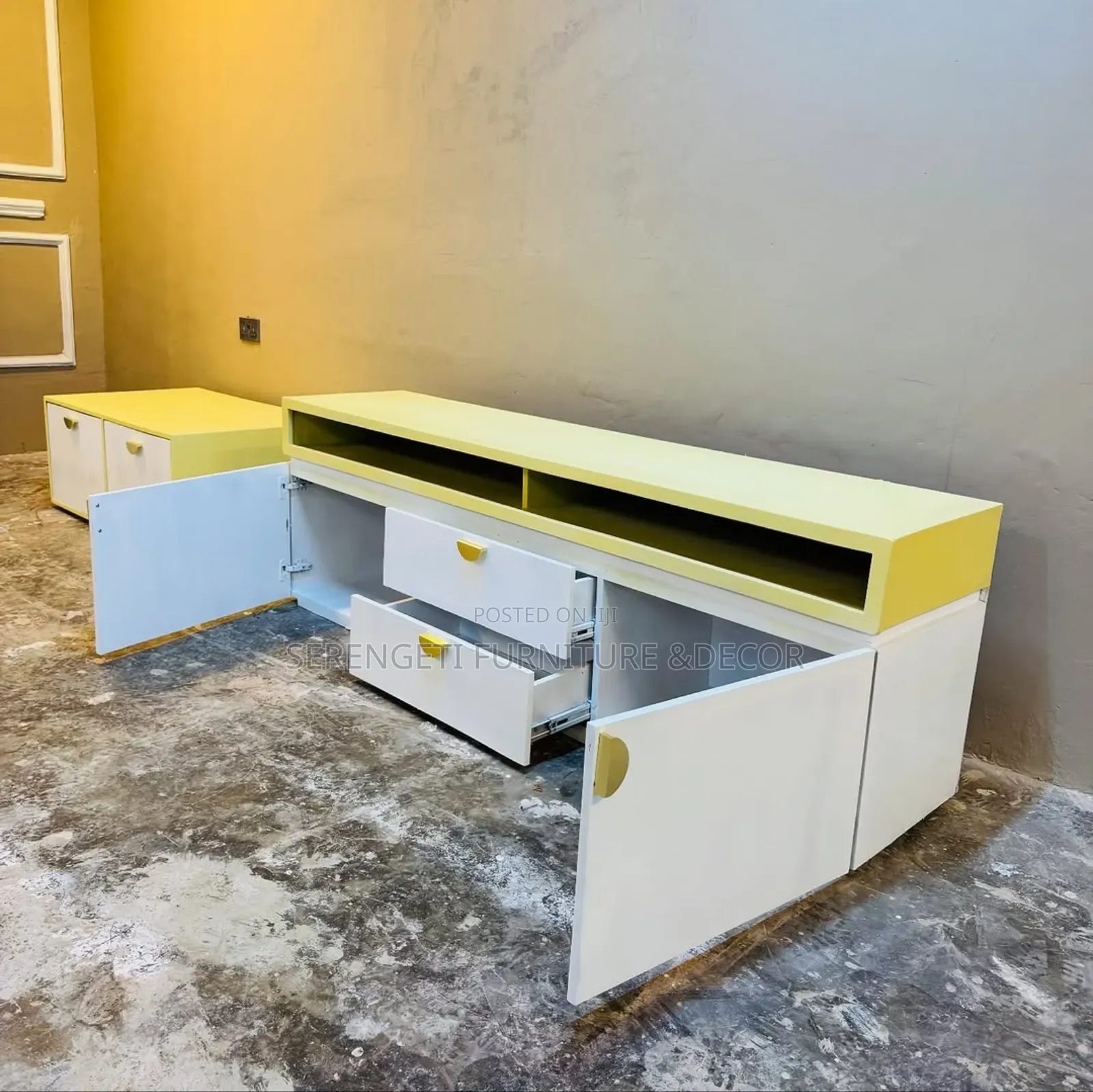 Morden Design Mult Coloured Showcase
