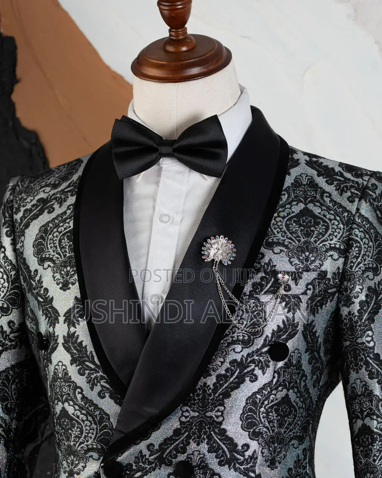Suti Ya Staili Ya Kipekee–Signature Style Suit