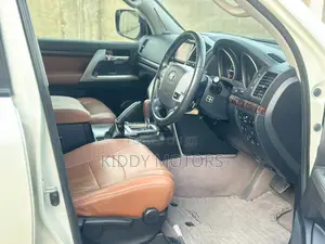 Toyota Land Cruiser 2015 White