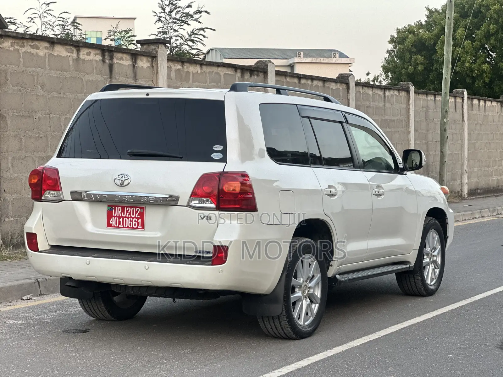 Toyota Land Cruiser 2015 White
