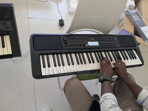 PSR Yamaha E- 373