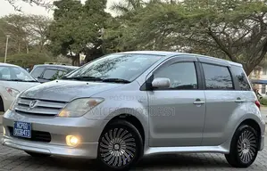 Toyota IST 2003 Silver