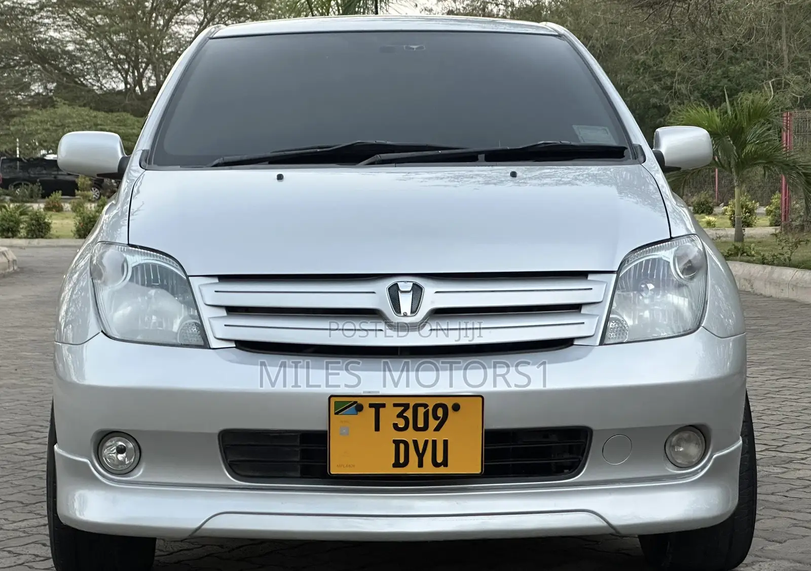 Toyota IST 2004 Silver