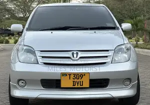 Toyota IST 2004 Silver