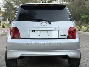 Toyota IST 2004 Silver
