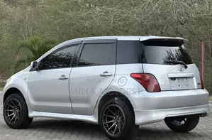 Toyota IST 2004 Silver