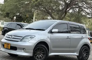 Toyota IST 2004 Silver