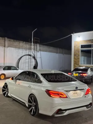Toyota Crown 2018 White