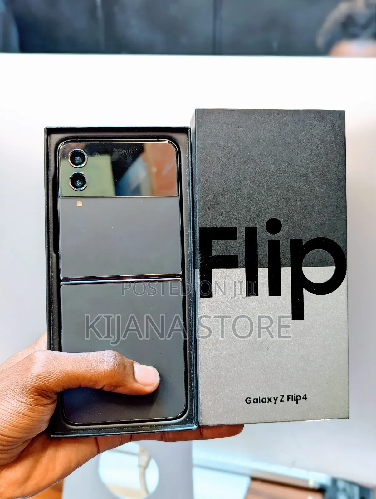 New Samsung Galaxy Z Flip4 128 GB Black