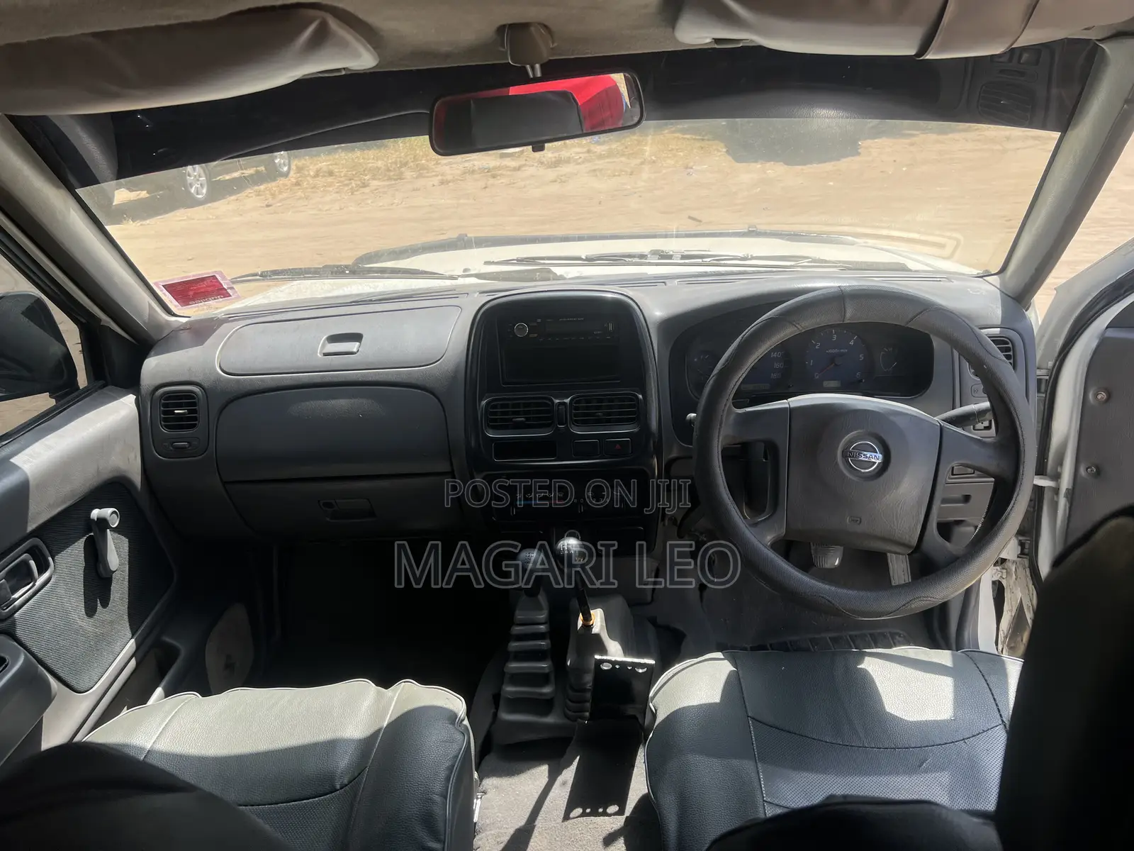 Nissan Hardbody 2005 White