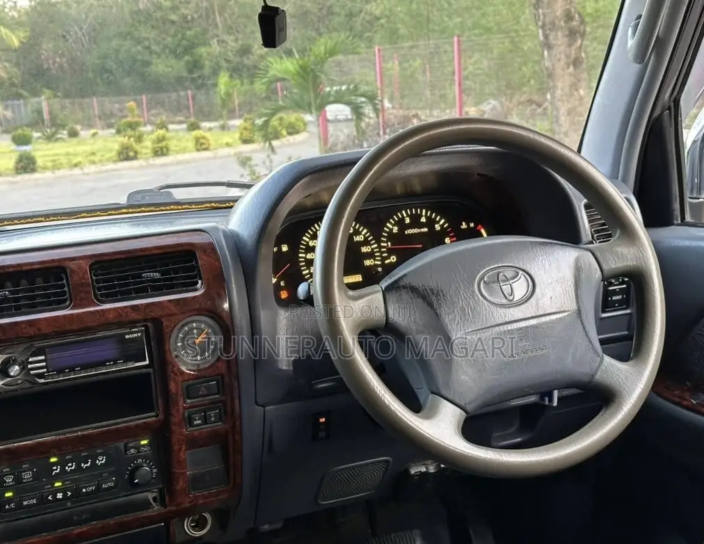 Toyota Land Cruiser Prado 2001 Gold