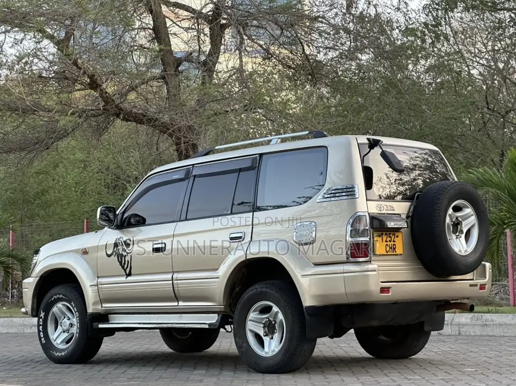 Toyota Land Cruiser Prado 2001 Gold